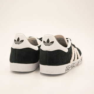 Gazelle b/w Dreamers